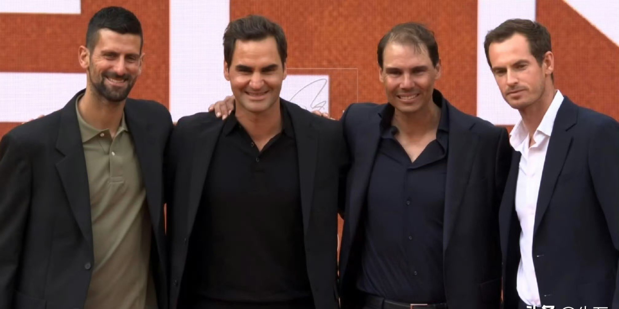 爱游戏APP-穆雷与40激战尤文图斯分钟，持续失利胜负难料！，费德勒焦点对战赛场气氛高涨-爱游戏APP