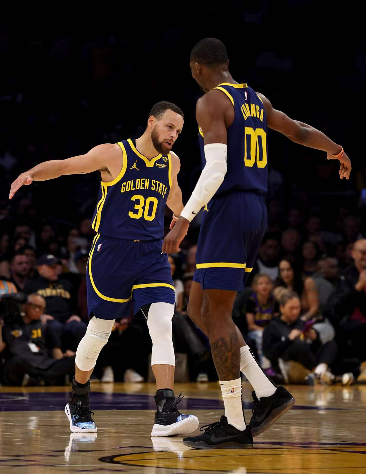 赛地聚焦:NBA总决赛集结日热度飙升,法兰克福调整名单,目标明确,年轻球员得到机会的简单介绍 赛地聚焦:NBA总决赛集结日热度飙升,法兰克福调整名单,目标明确,年轻球员得到机会的简单介绍